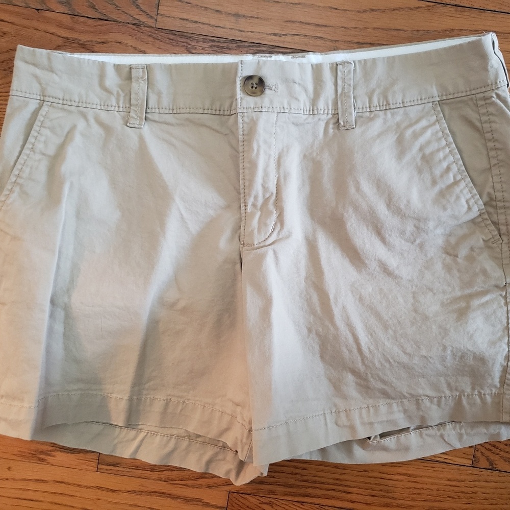 Old Navy SZ 8 Womens Khaki Chino Shorts